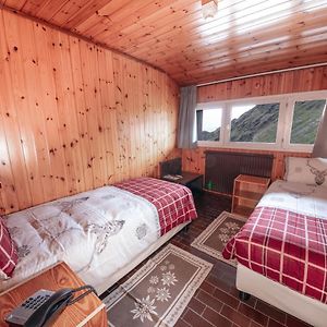 Zimmer mit zwei Einzelbetten